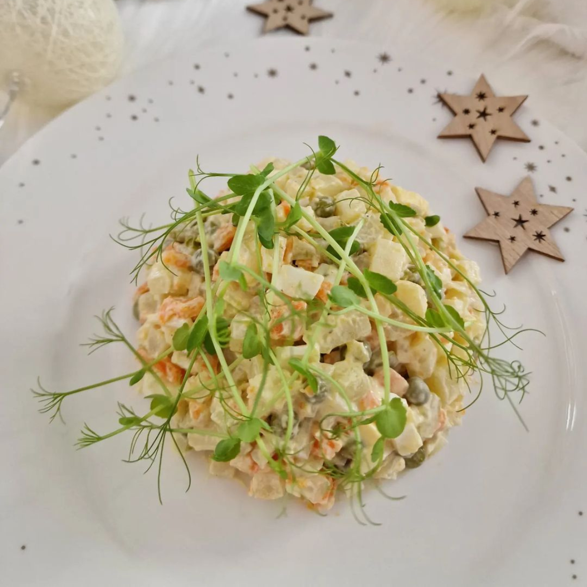 Vánoční bramborový salát bez brambor s černým Kampotským pepřem