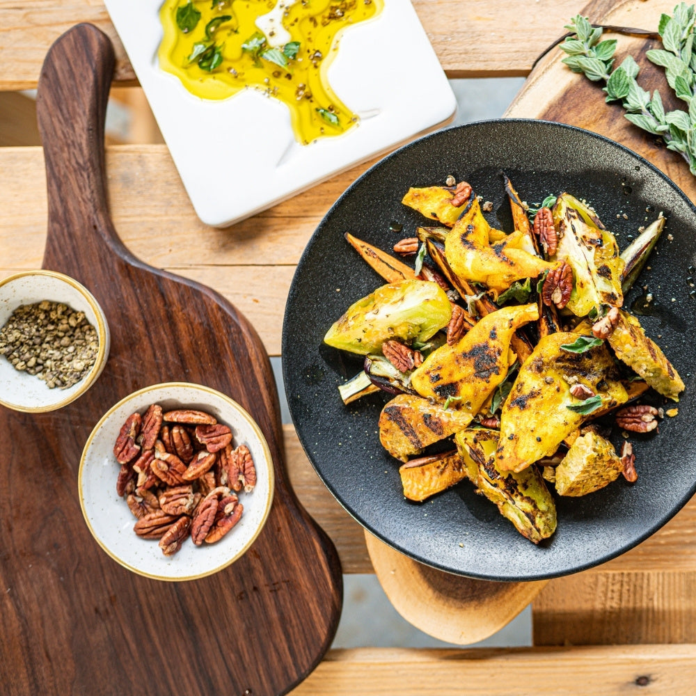 Grilované kokosové maso s tempehem ze zeleného hrášku a zeleninou
