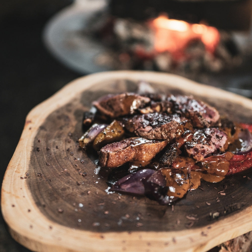Kachní prsa s divokou zeleninou, hříbkovou omáčkou a čokoládou Herufek