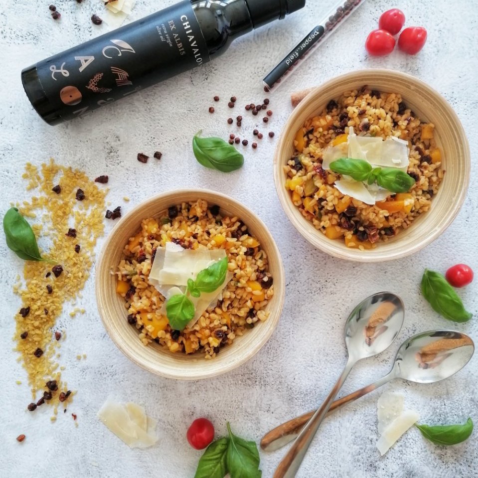 Bulgur se sušenými rajčaty a červeným Kampotským pepřem