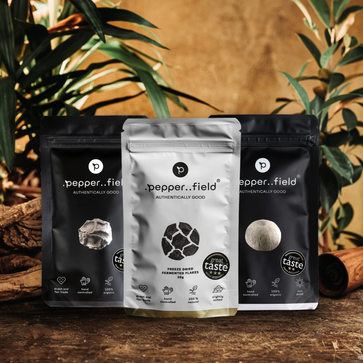 Set: Černý a bílý Kampotský pepř, lyofilizované vločky fermentovaného Kampotské pepře (Pepper Flakes)