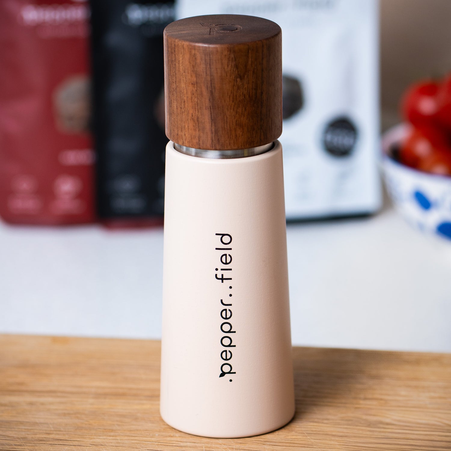 Béžový dřevěný original .pepper..field mlýnek