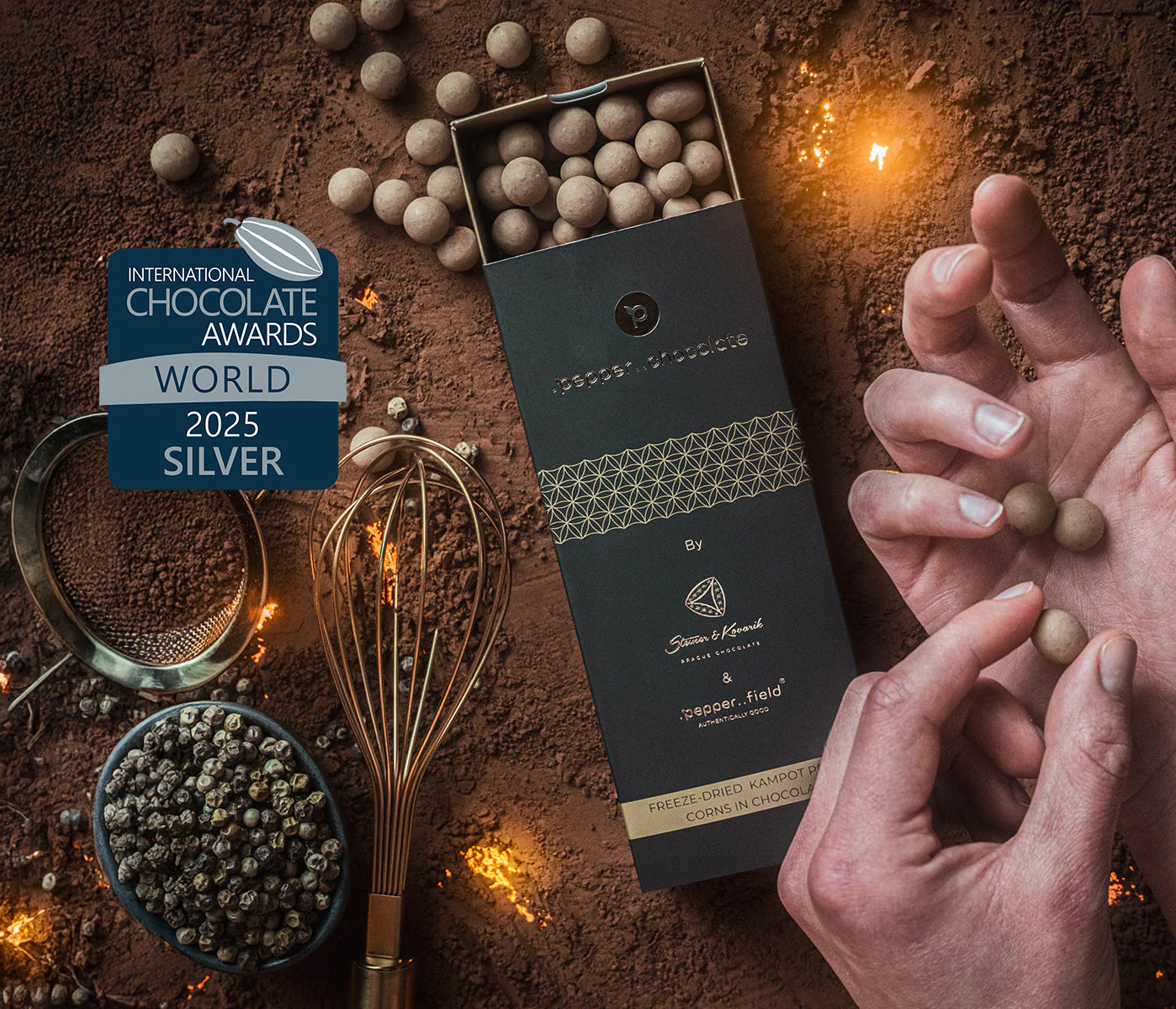 Zlaté čokoládové dražé s lyofilizovaným Kampotským pepřem – .pepper..chocolate