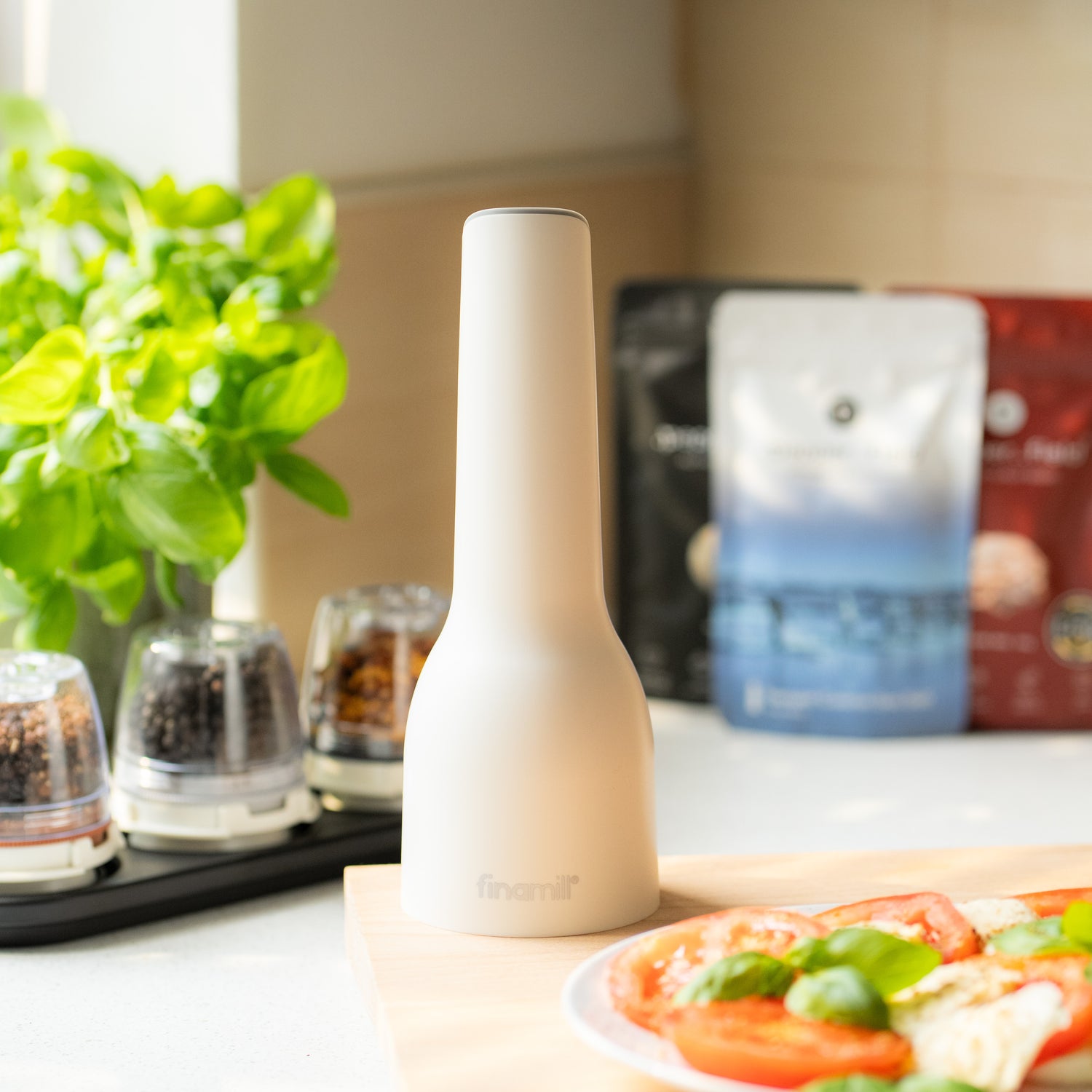 FinaMill bílý, dobíjecí mlýnek se dvěma zásobníky
